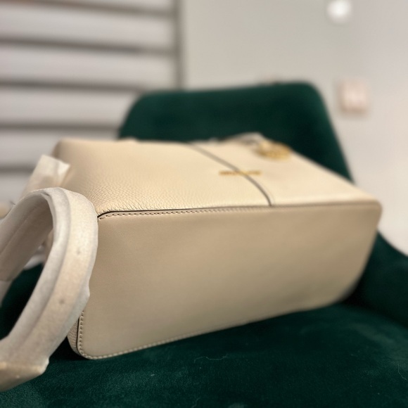 NWT! NEW!  KORS Michael Kors Hyde Large Pebbled Leather Satchel -Cream White - Picture 9 of 15